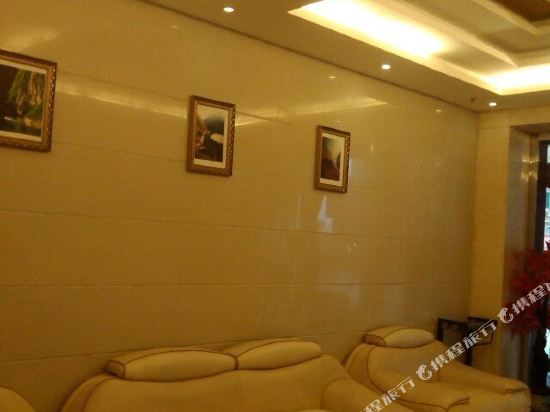 Sanyou Business Hotel — hotel in Wushan