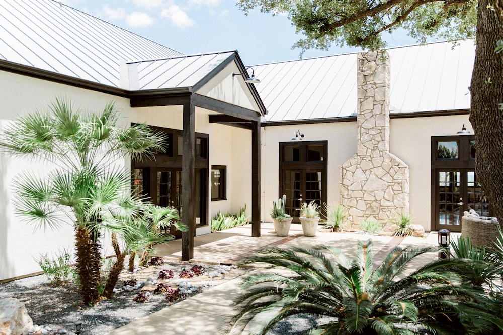 Hillside Boutique Hotel - photo 2