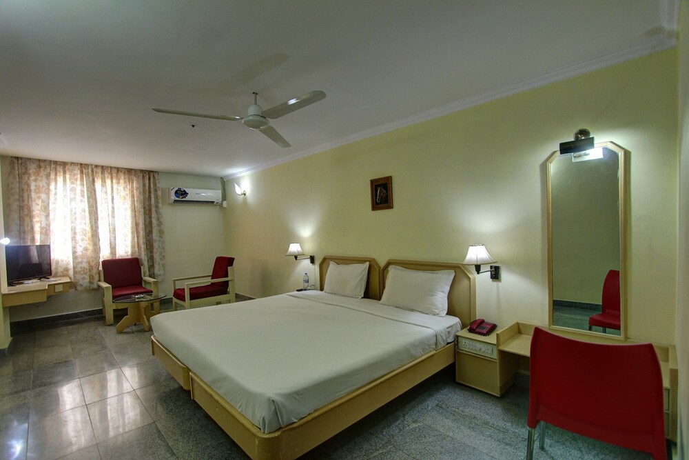 SPOT ON 33415 Hotel Oriental Towers in Tanjore, India
