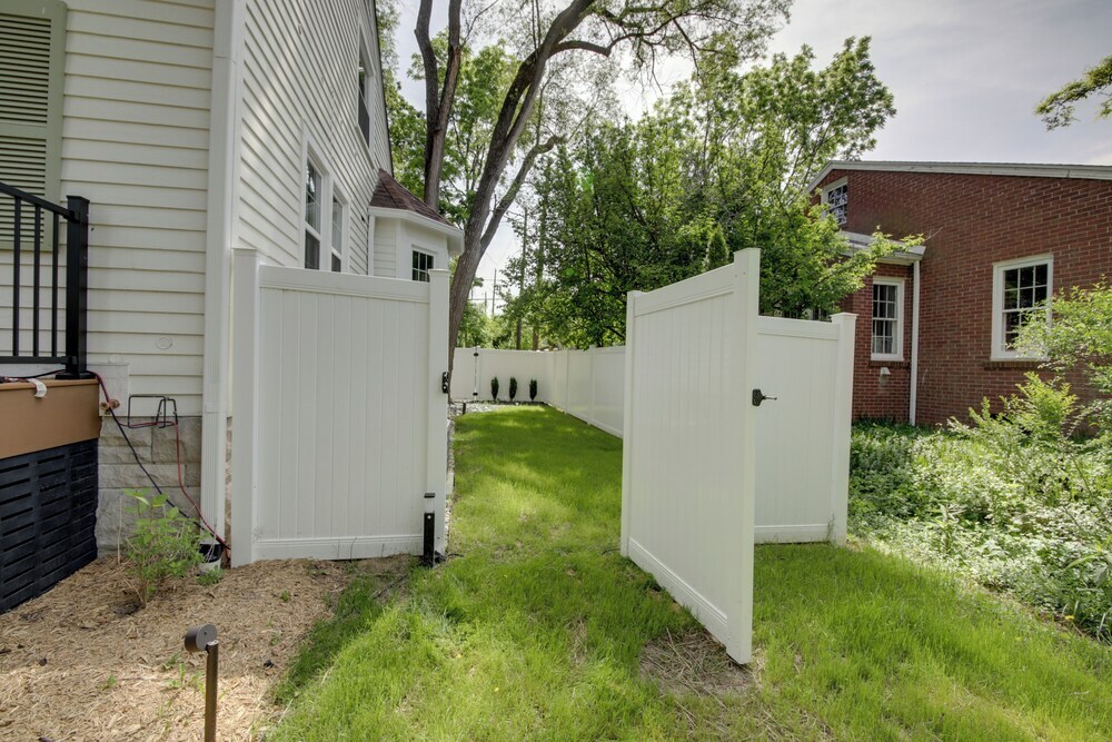 Renovated Bloomington Home Steps to Campus - photo 11
