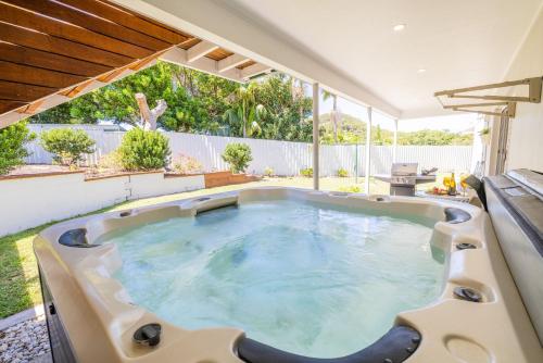 Seaspray Haven 10 Seaspray Ave air con complex pool Wi Fi Linen — 4-Star Luxury Hotel in Nelson Bay, Australia