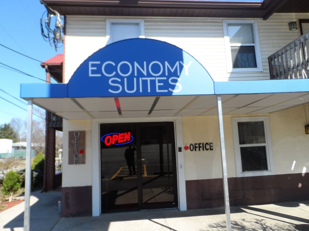 Economy Suites — Louisville