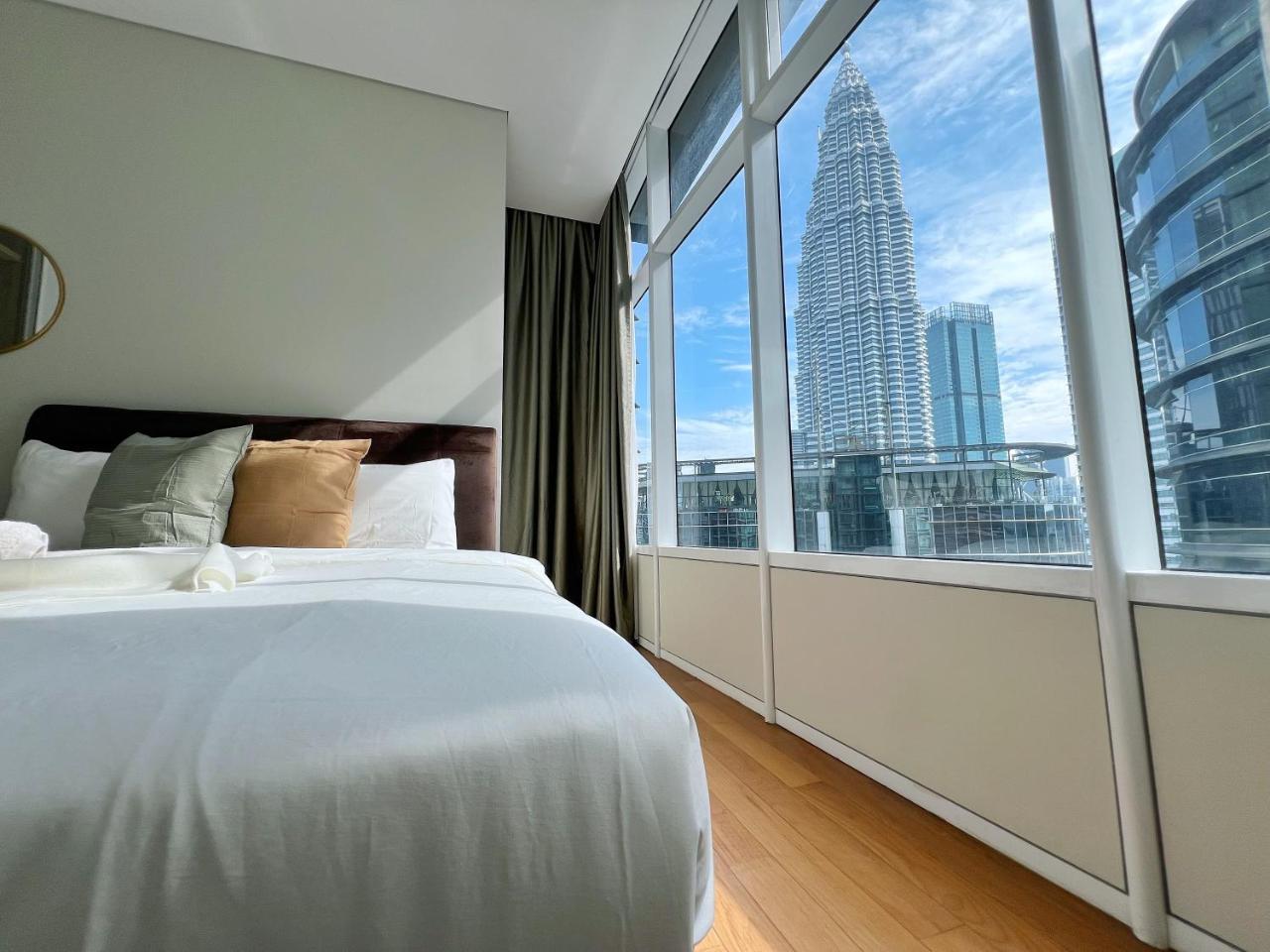 Sky Suites Unique 3BR Suite KLCC View — 4-Star Luxury Hotel in Kuala Lumpur, Malaysia