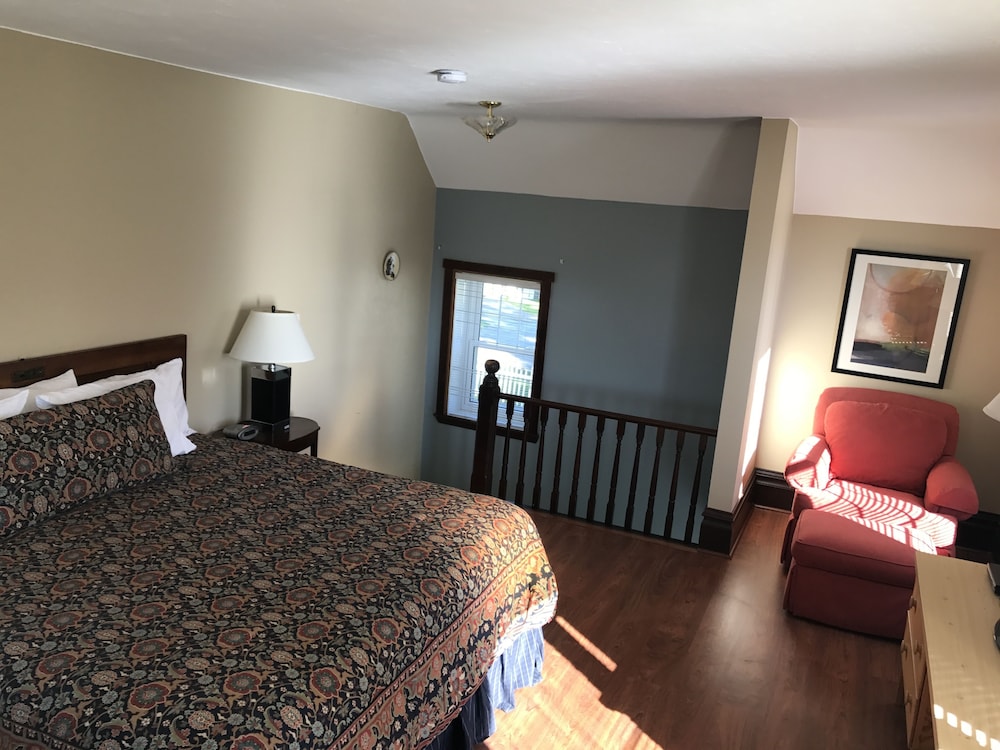 The Harbor Light Inn - photo 9