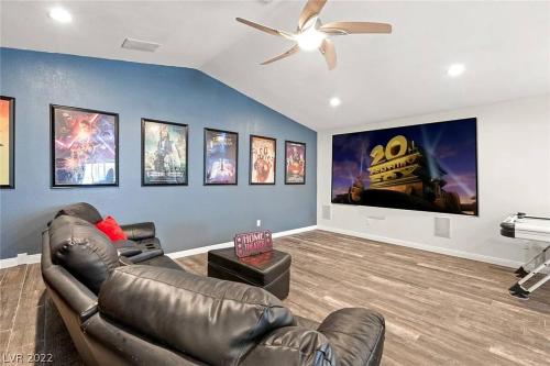 9 Bedroom Estate Close To The Strip