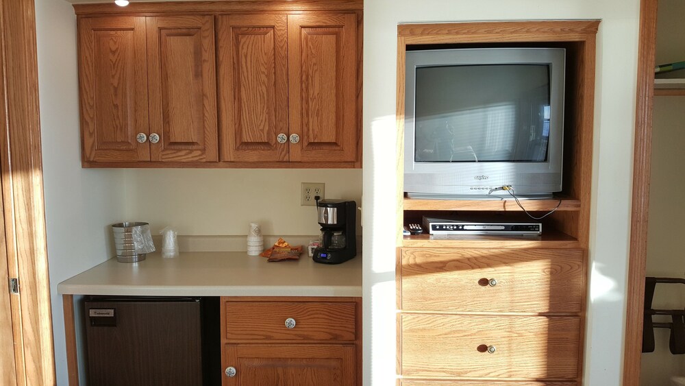Snug Harbor Inn - photo 84