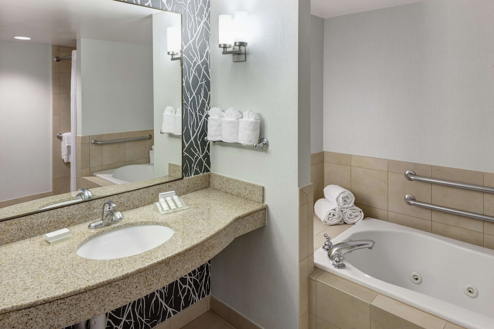 Hilton Garden Inn Naperville Warrenville - photo 7