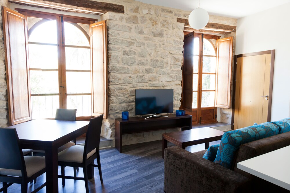 Apartamentos Sol de Mayo — 4-Star Luxury Hotel in Ubeda, Spain