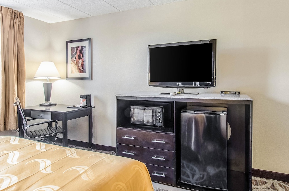 Red Roof Inn & Suites Middleborough - photo 3