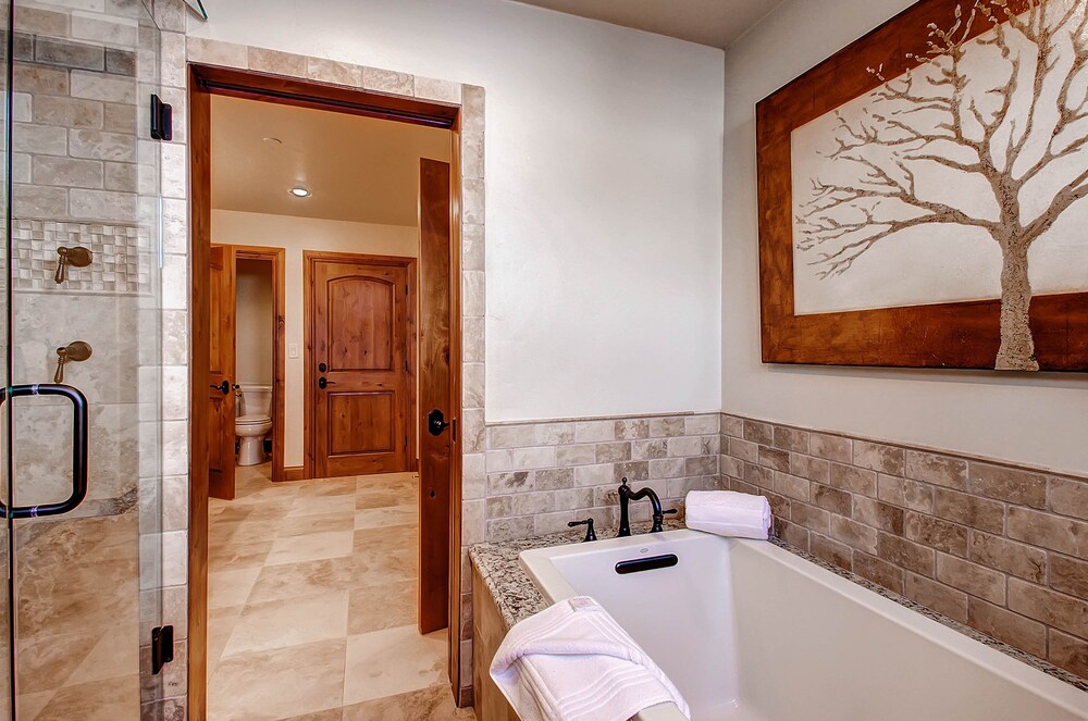 Highlands Slopeside by East West Hospitality - photo 335