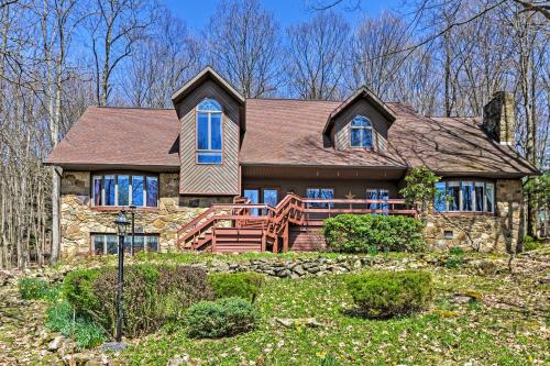 Family Friendly Terra Alta Home with Lake View — 4-Star Luxury Hotel in Terra Alta, United States