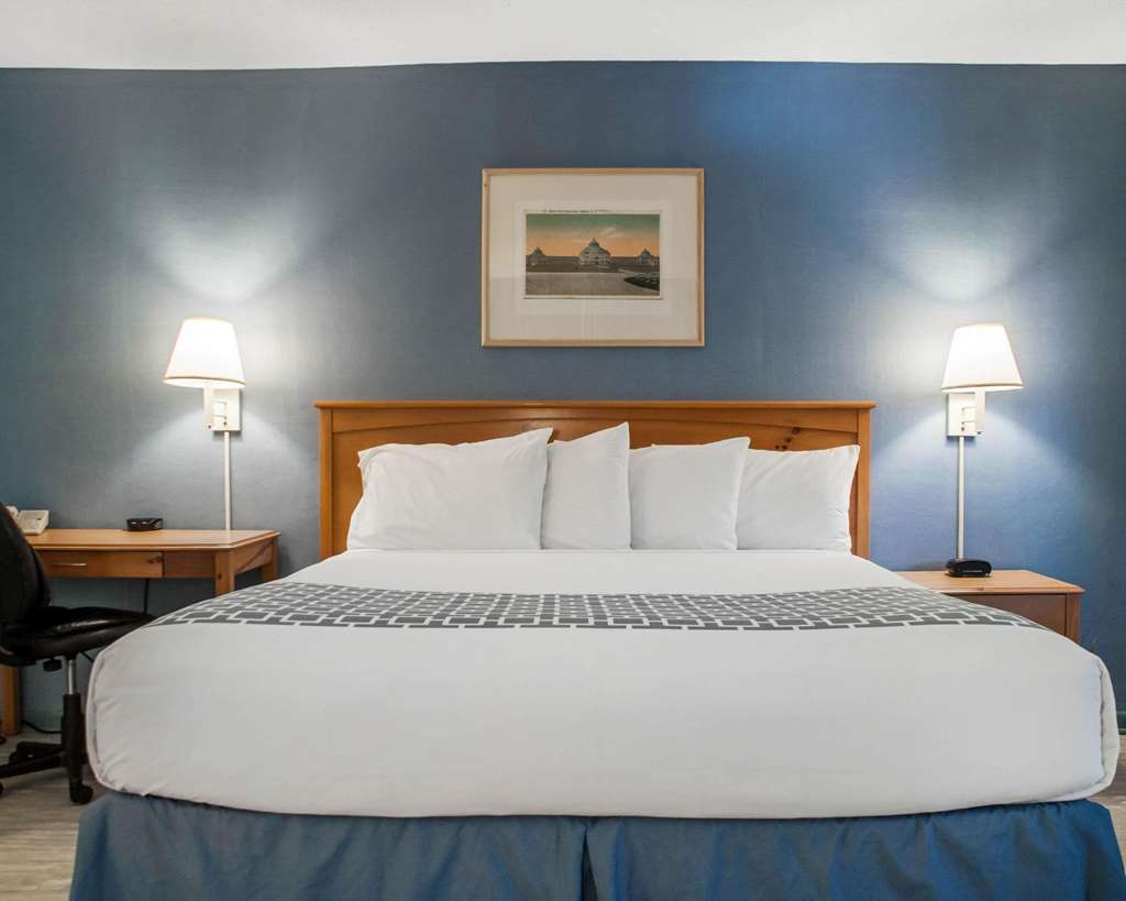 Econo Lodge South - photo 14