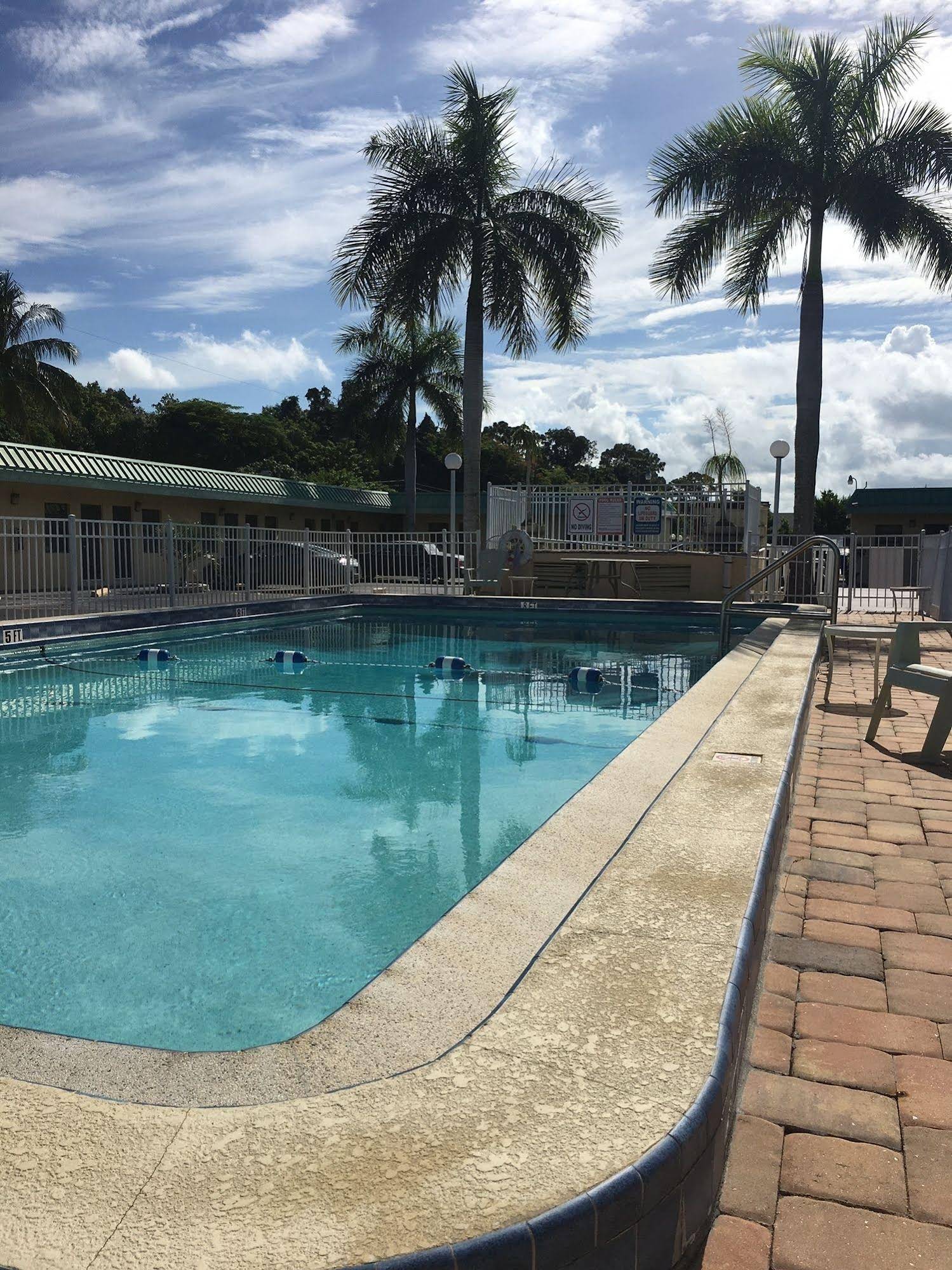 Golf View Motel - photo 8