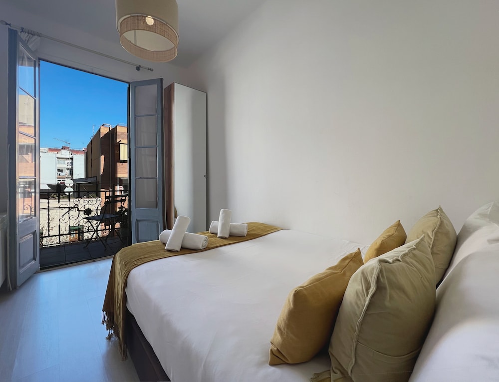 Stay U nique Apartments Lepant — 4-Star Luxury Hotel in Barcelona, Spain