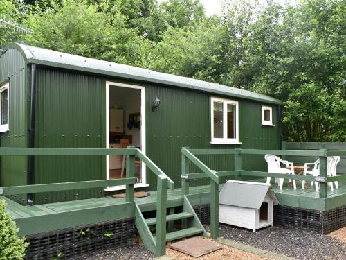 Shepherds Hut 3 At Laddingford Uk32532 — hotel in Yalding