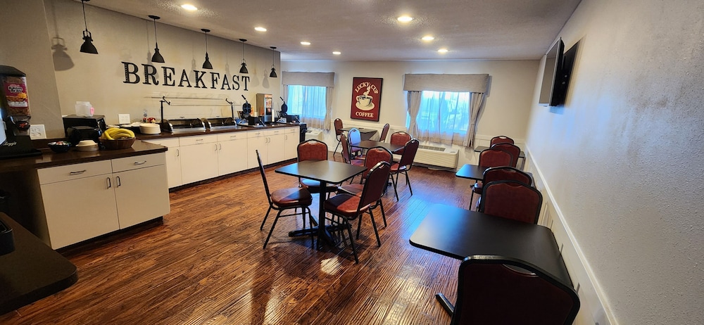 Ten Pin Inn & Suites - photo 39