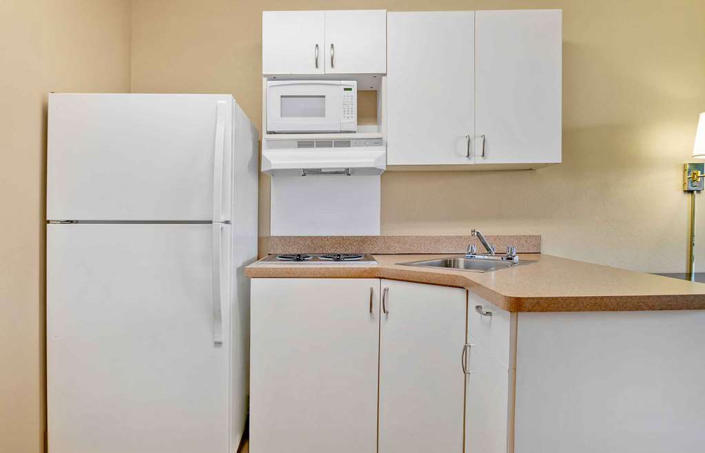 Extended Stay America Select Suites Grand Rapids Kentwood - photo 25