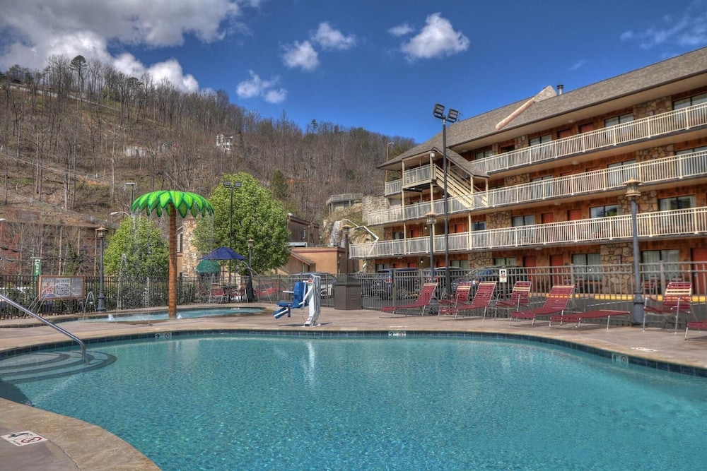 Crossroads Inn & Suites - photo 68