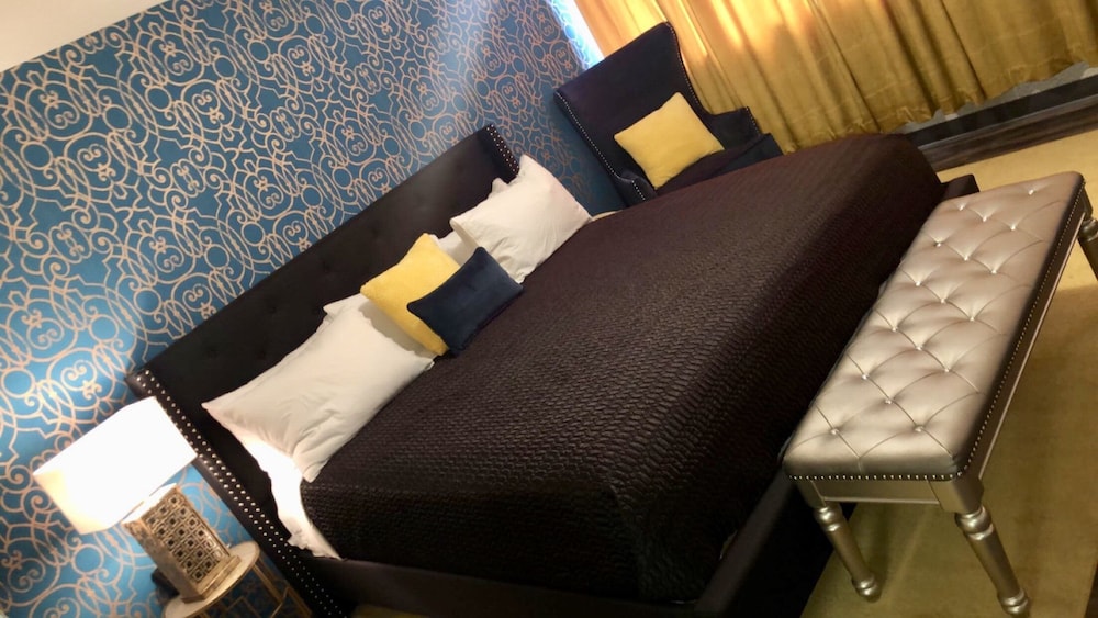 The Village Inn Hotel in Milwaukee, United States