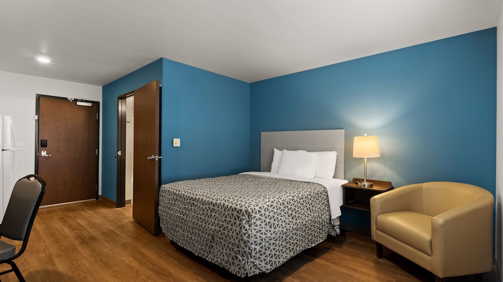 WoodSpring Suites Greeley - photo 16