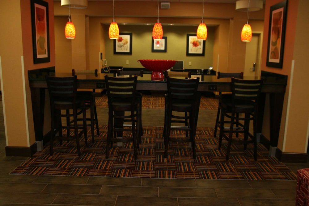 Hampton Inn Youngstown North - photo 5