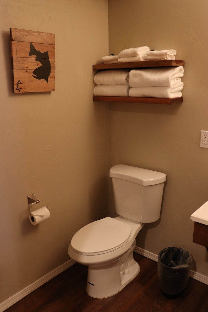 Evergreen Motel - photo 25