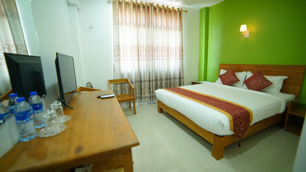 Present Hotel — Monywa — photo 3