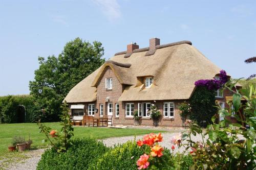 Reetkate Kaltenhoern — 4-Star Luxury Hotel in Oldenswort, Germany