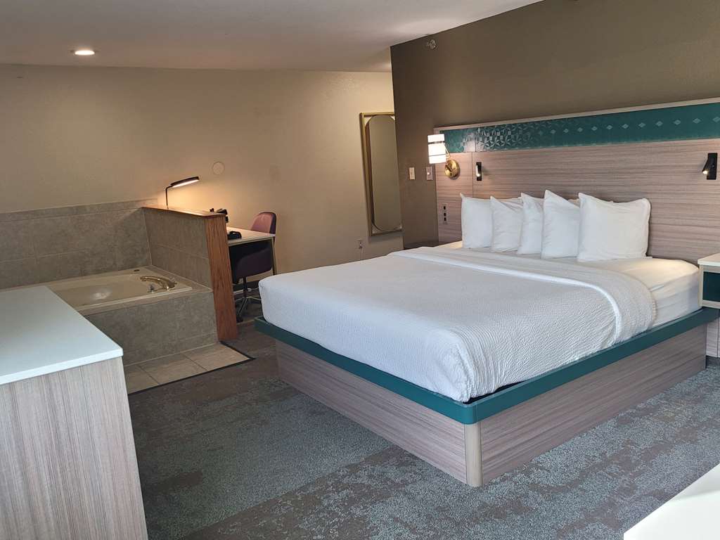 Best Western Plus Altoona Inn - photo 29