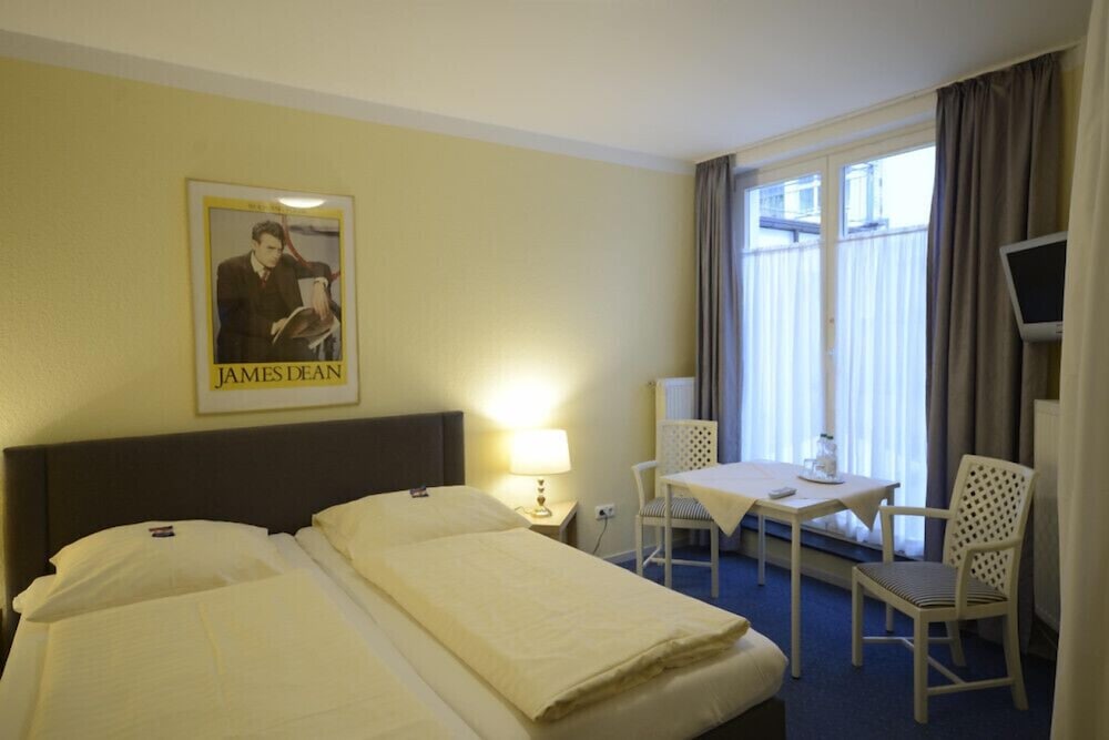 Alpha Hotel Pension — Hamburg — photo 2