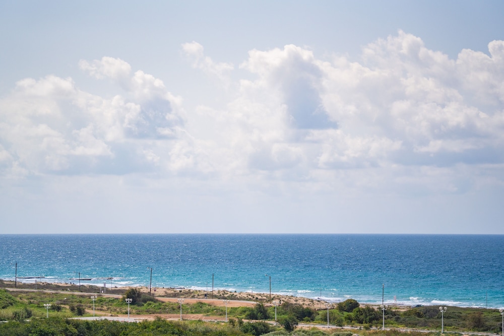Sunny Haven Sea View Escape — 4-Star Luxury Hotel in Nahariyya, Israel