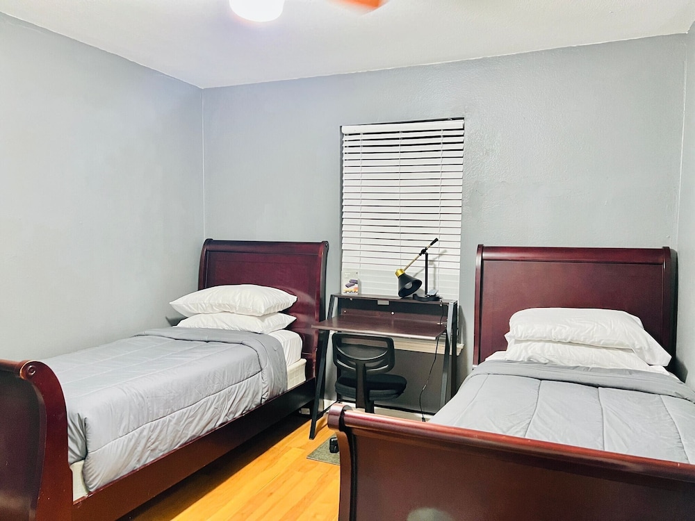 Family Retreat Near Kalahari Sleeps 11 in Round Rock, United States