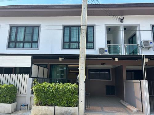 Cc9联排别墅 - last minute hotel in Nong Prue