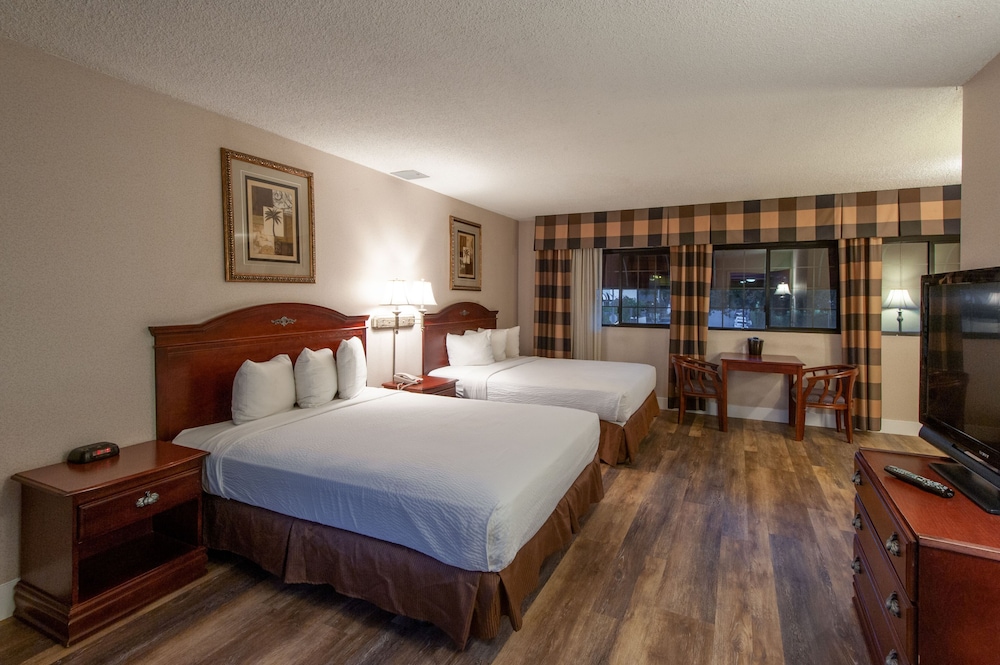 Studio City Court Yard Hotel - photo 13