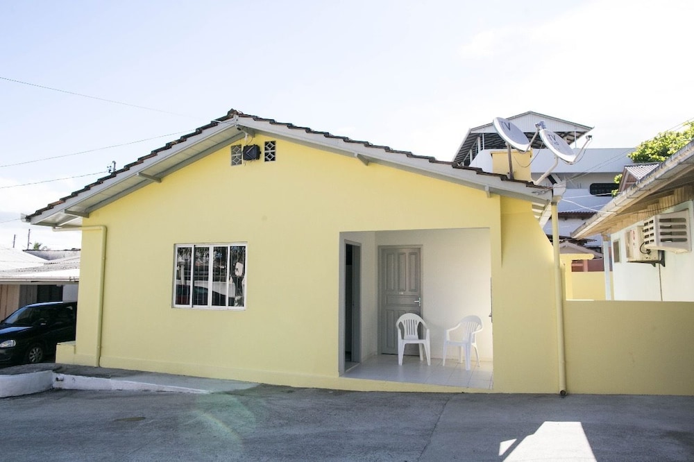 Casa 2 Amarela Casa piscina 10 pessoas
