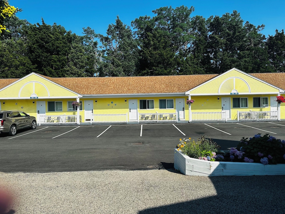 Blue Spruce Motel & Townhouses - photo 39