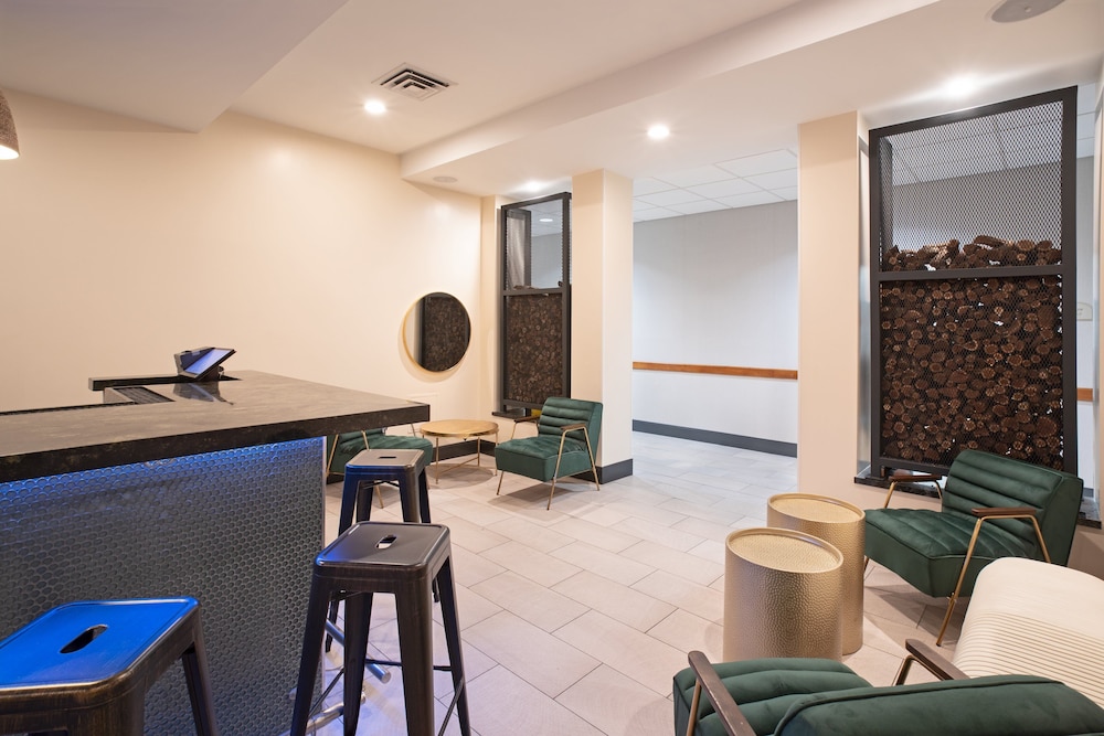 Holiday Inn & Suites Goodyear West Phoenix Area by IHG - photo 46