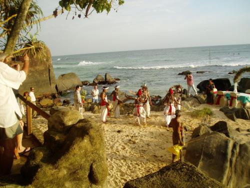 Sri Gemunu Beach Resort — hotel in Unawatuna