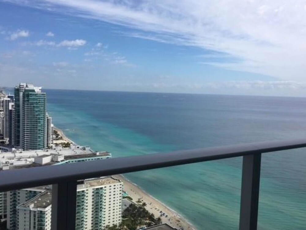 Contemporary Beach Resort Condos - photo 37