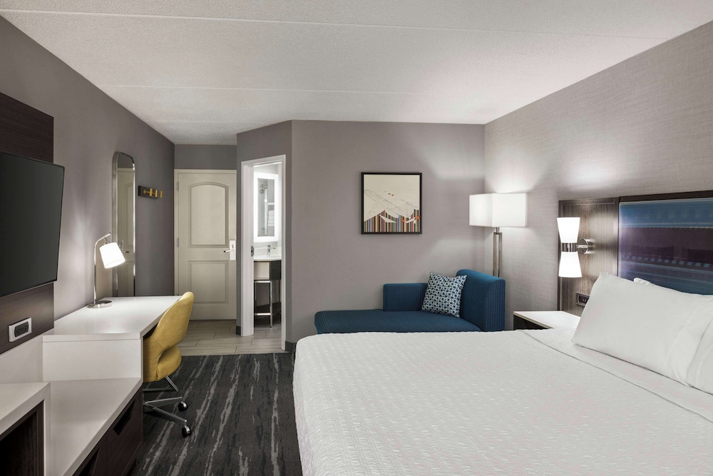 Hampton Inn Chicago O'Hare International Airport - photo 12