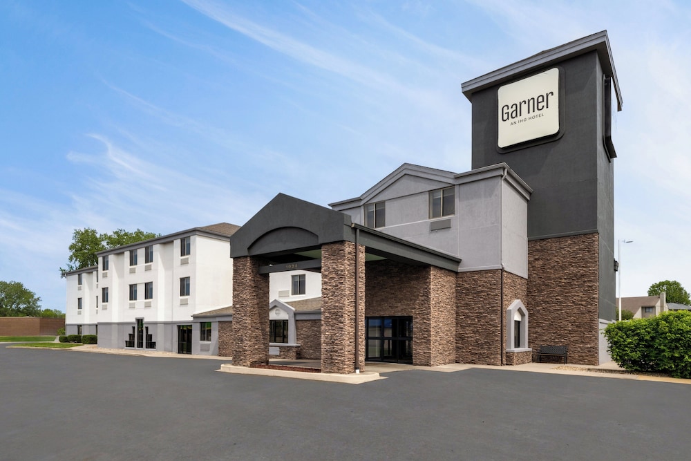 Garner Hotel Topeka West By Ihg — Topeka