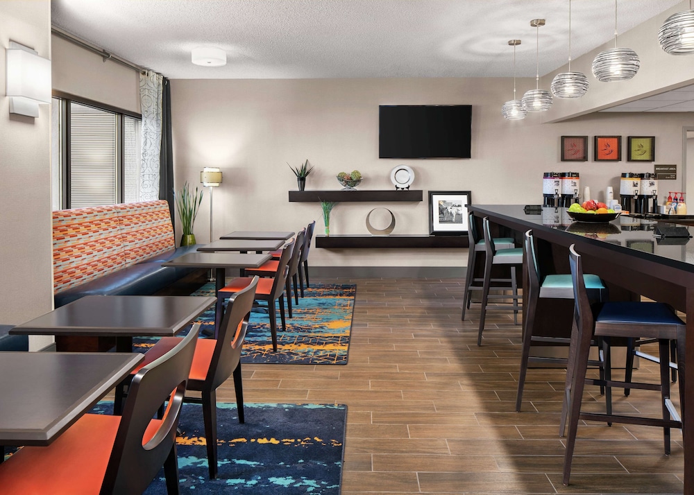 Hampton Inn Austin North @ I 35 & Hwy 183 - photo 25