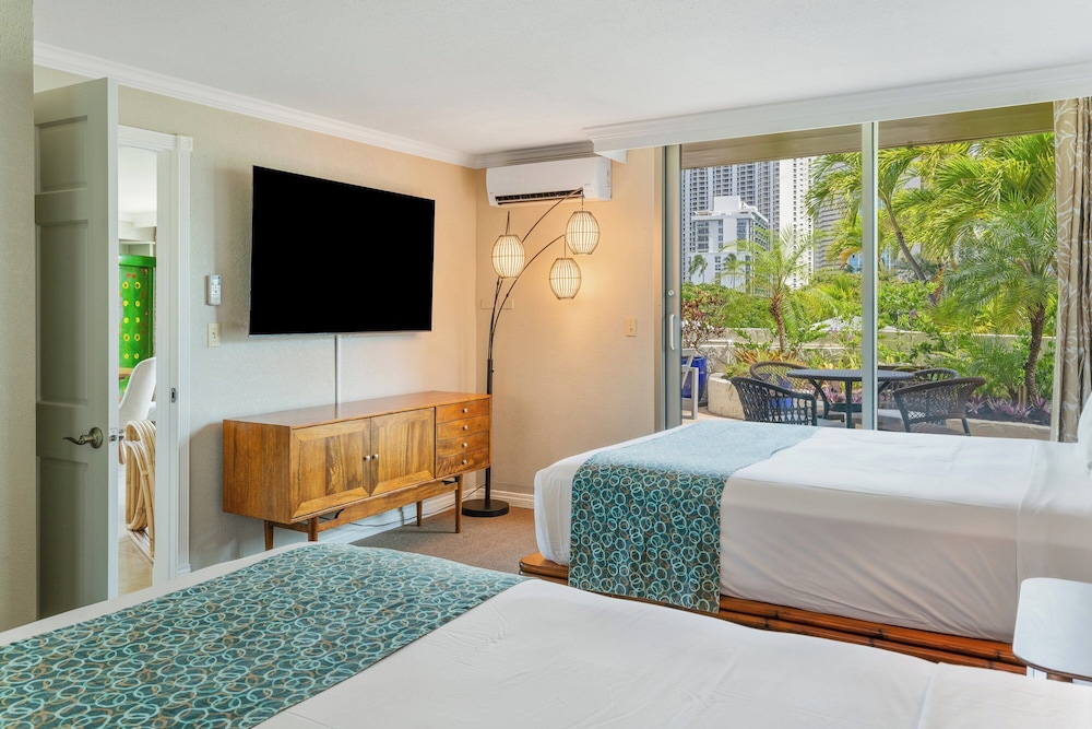 Luana Waikiki Hotel & Suites - photo 34