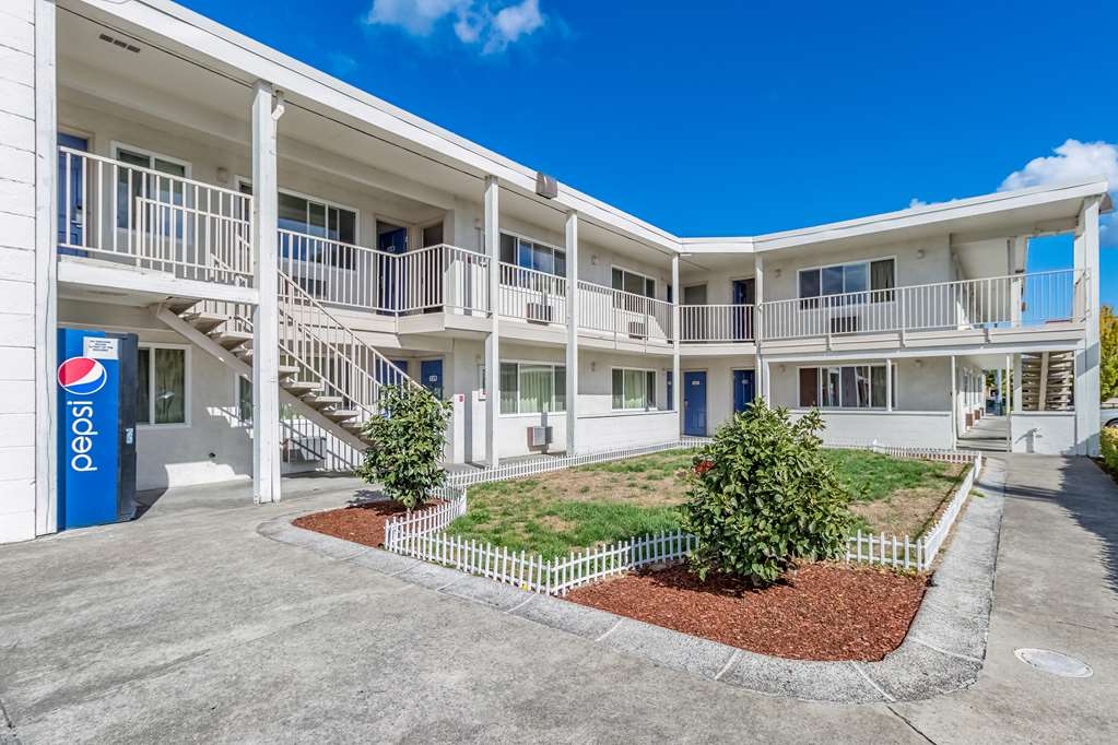 Motel 6 Beaverton OR - photo 2