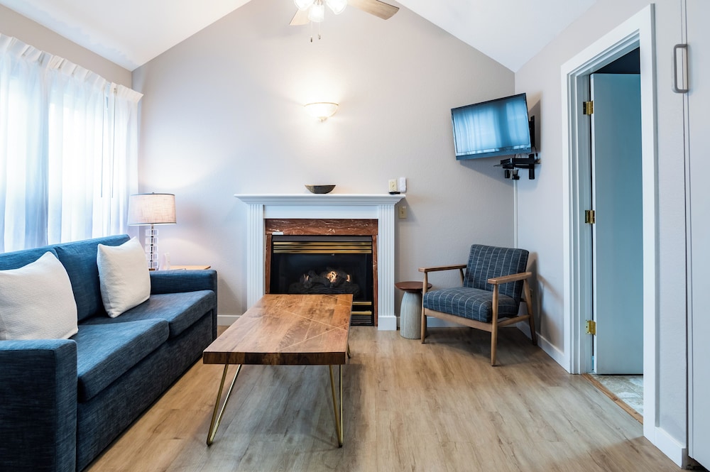 Inn at Haystack Rock - photo 37