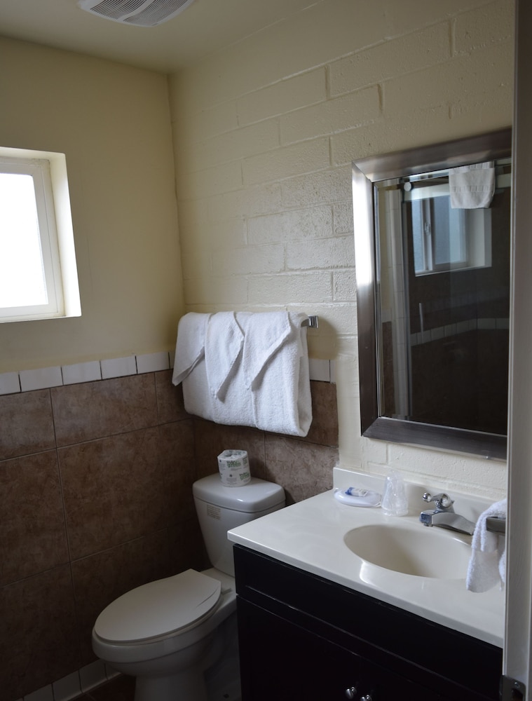 Stanlunds Inn And Suites - photo 33