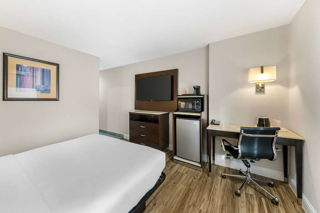 Quality Inn & Suites Sacramento Downtown Area - photo 20