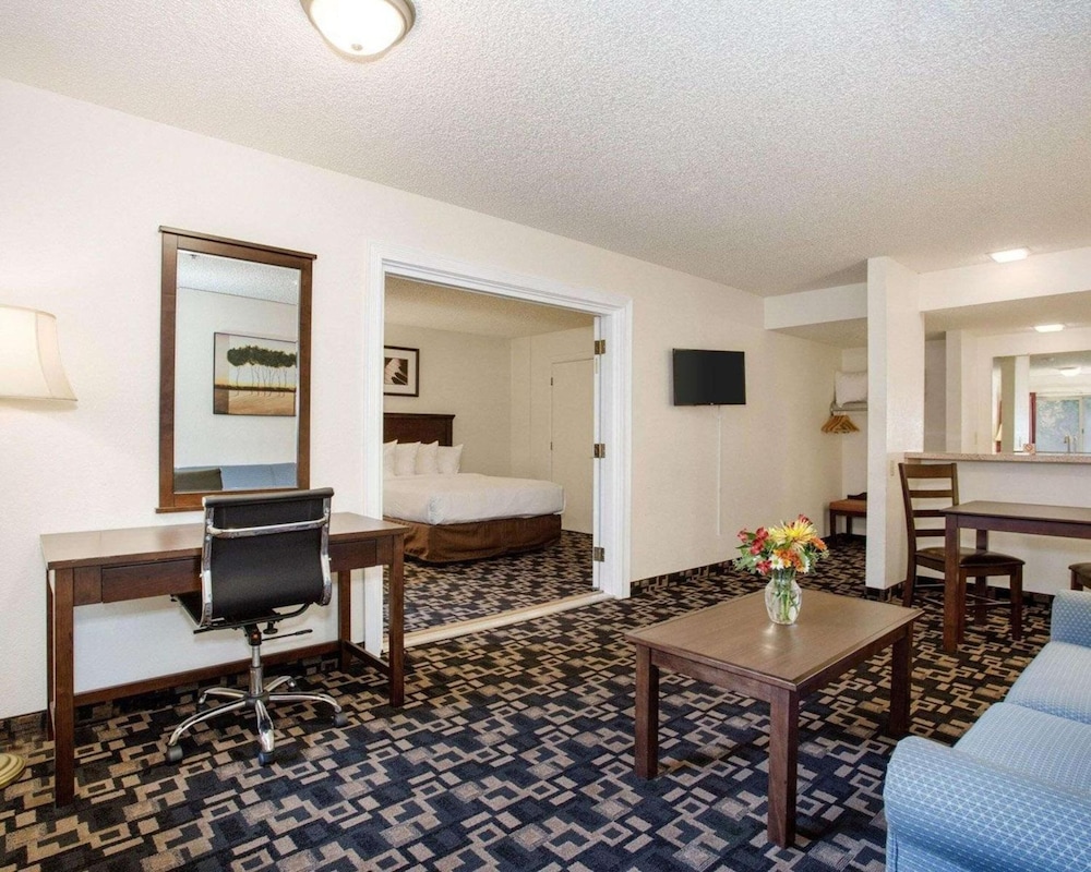 MorningGlory Inn & Suites - photo 20