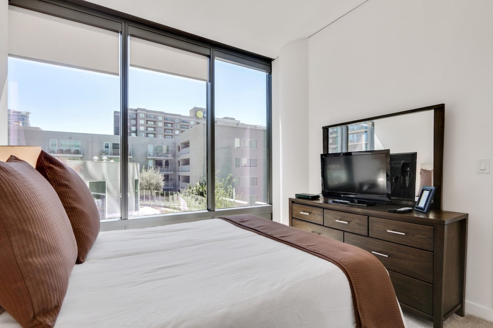 Global Luxury Suites at Figueroa Street - photo 4
