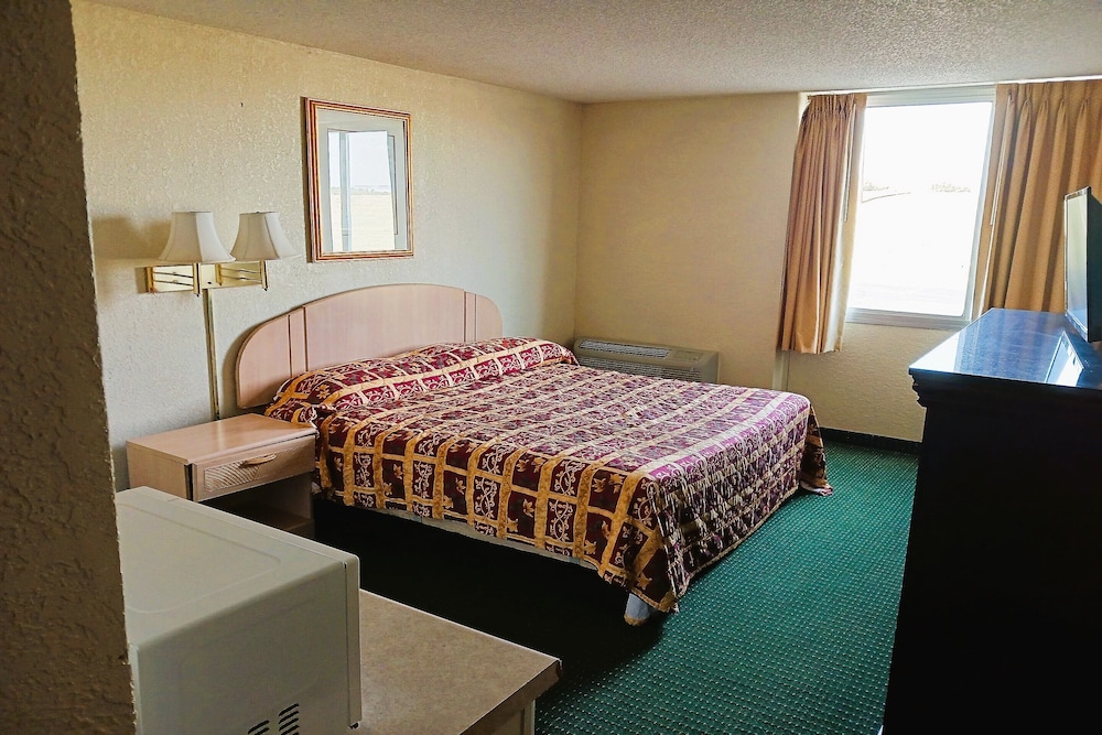 USA Inn Junction City Near Fort Riley - photo 16